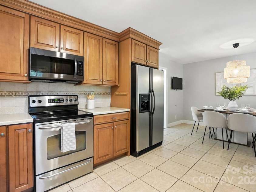 6208 Colchester Place, Charlotte, NC 28210.  MLS# CAR4283385, YatesRealty ID 33193. 