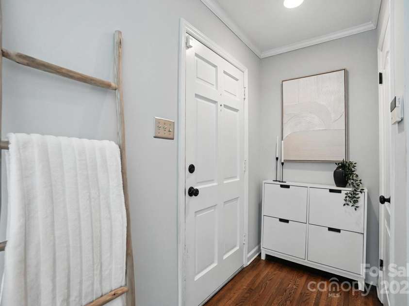 6208 Colchester Place, Charlotte, NC 28210.  MLS# CAR4283385, YatesRealty ID 33193. 