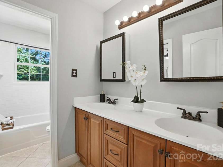 6208 Colchester Place, Charlotte, NC 28210.  MLS# CAR4283385, YatesRealty ID 33193. 