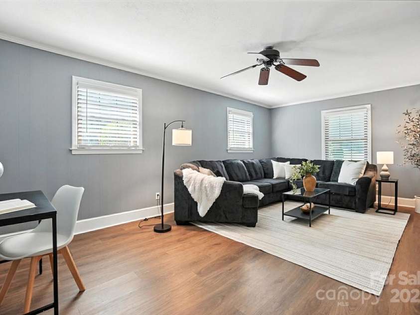 6208 Colchester Place, Charlotte, NC 28210.  MLS# CAR4283385, YatesRealty ID 33193. 