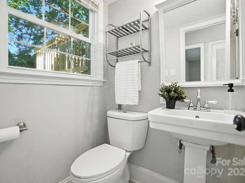 6208 Colchester Place, Charlotte, NC 28210.  MLS# CAR4283385, YatesRealty ID 33193. 