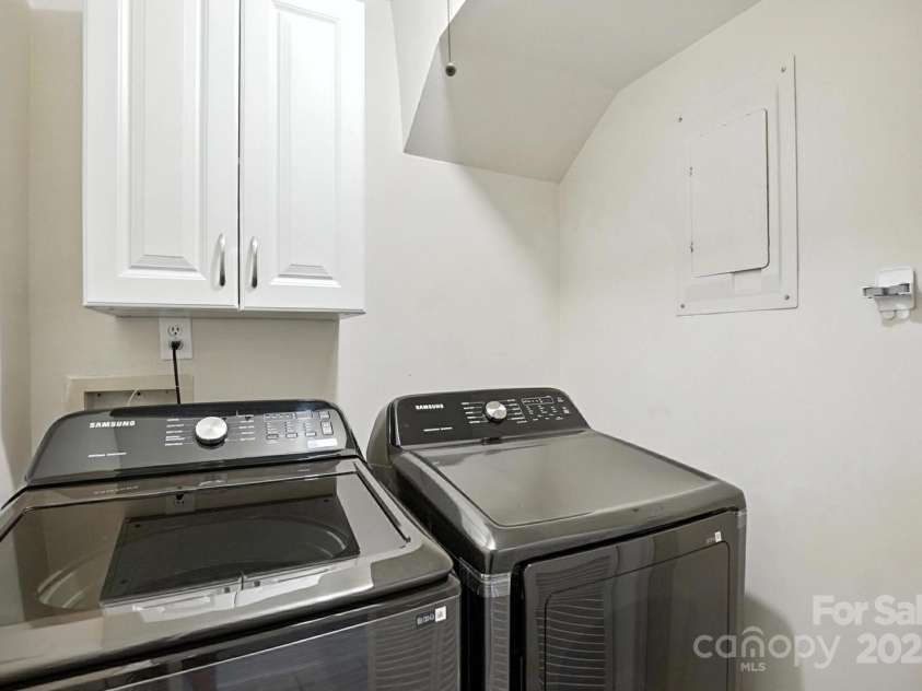 6208 Colchester Place, Charlotte, NC 28210.  MLS# CAR4283385, YatesRealty ID 33193. 