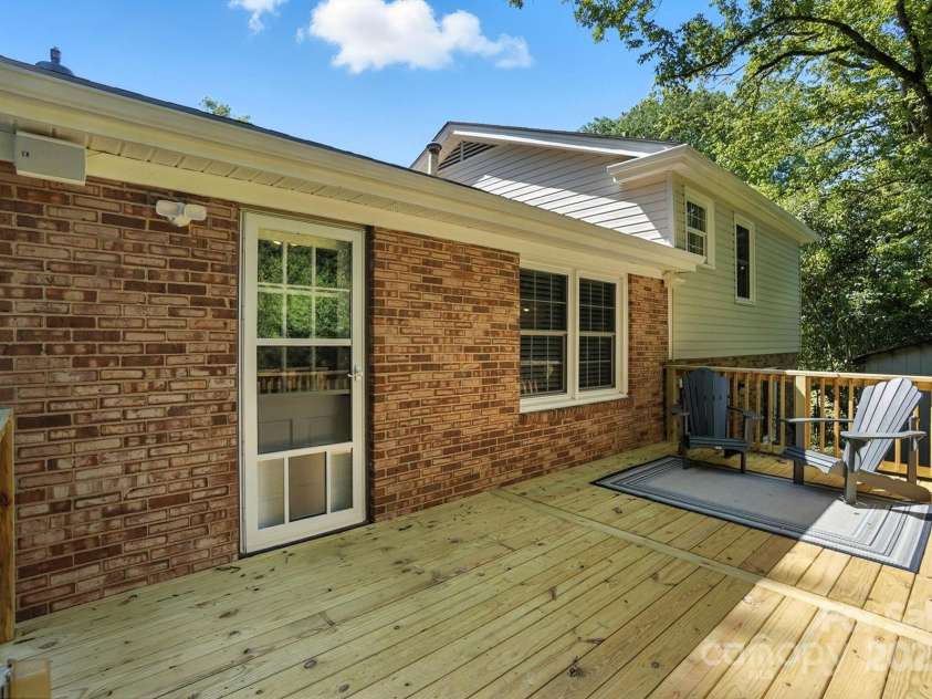 6208 Colchester Place, Charlotte, NC 28210.  MLS# CAR4283385, YatesRealty ID 33193. 