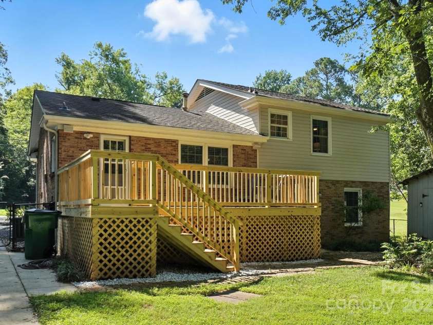 6208 Colchester Place, Charlotte, NC 28210.  MLS# CAR4283385, YatesRealty ID 33193. 