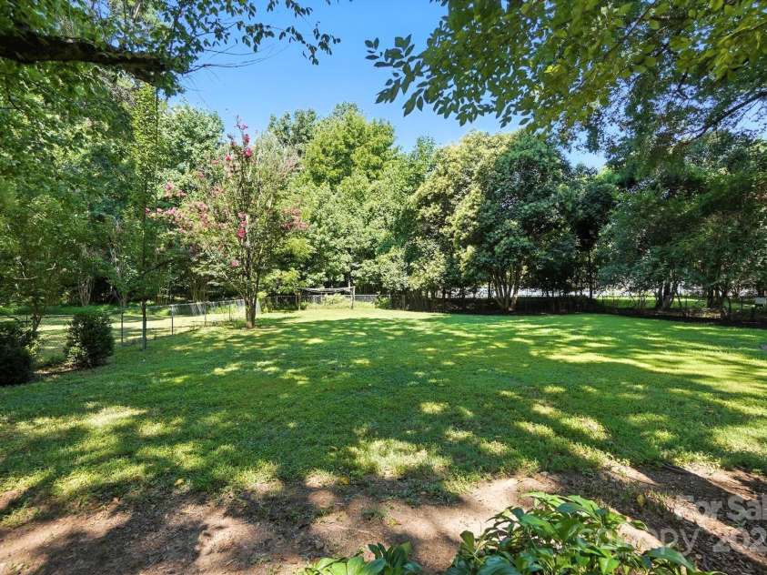 6208 Colchester Place, Charlotte, NC 28210.  MLS# CAR4283385, YatesRealty ID 33193. 