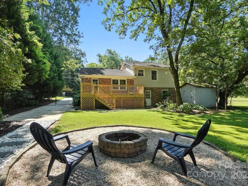 6208 Colchester Place, Charlotte, NC 28210.  MLS# CAR4283385, YatesRealty ID 33193. 