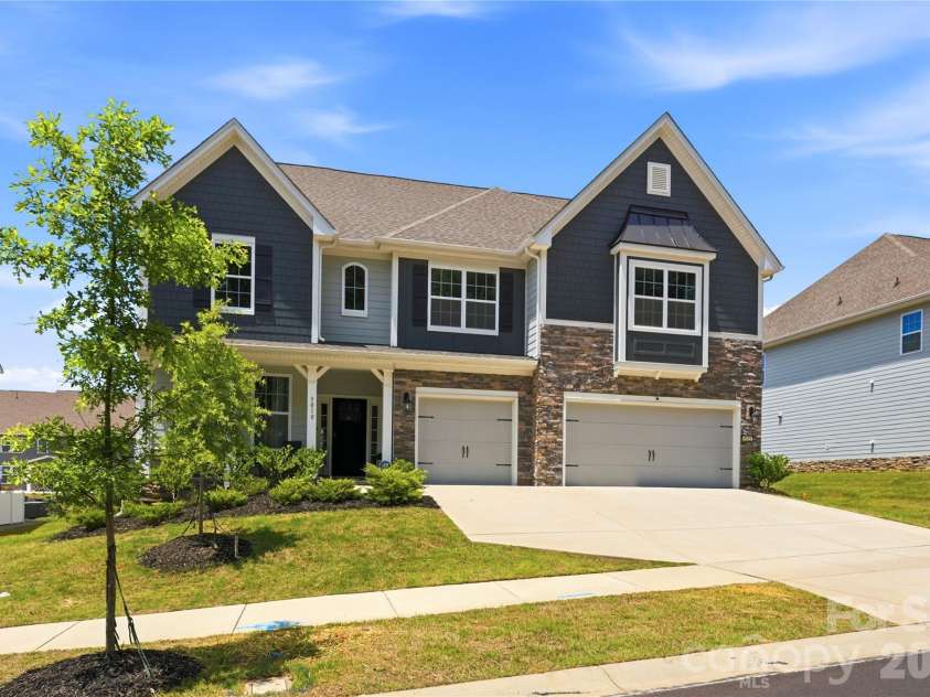 9010 Surry Spring Lane, Huntersville, NC 28078.  MLS# CAR4393945, YatesRealty ID 33194. 