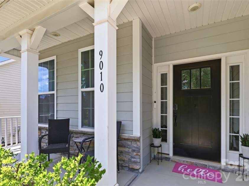 9010 Surry Spring Lane, Huntersville, NC 28078.  MLS# CAR4393945, YatesRealty ID 33194. 