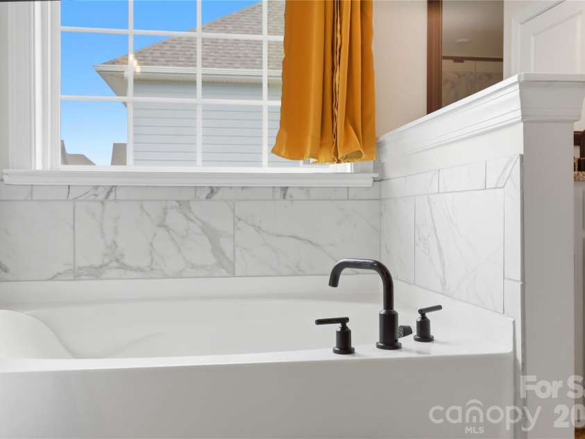 9010 Surry Spring Lane, Huntersville, NC 28078.  MLS# CAR4393945, YatesRealty ID 33194. 
