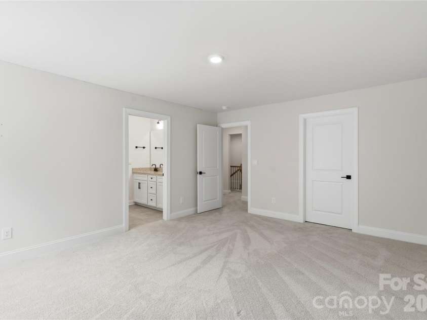 9010 Surry Spring Lane, Huntersville, NC 28078.  MLS# CAR4393945, YatesRealty ID 33194. 
