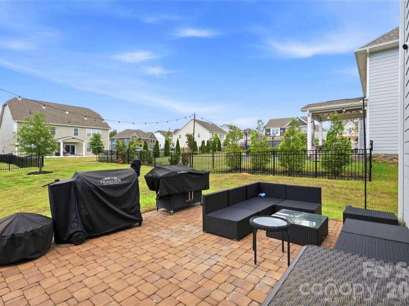 9010 Surry Spring Lane, Huntersville, NC 28078.  MLS# CAR4393945, YatesRealty ID 33194. 
