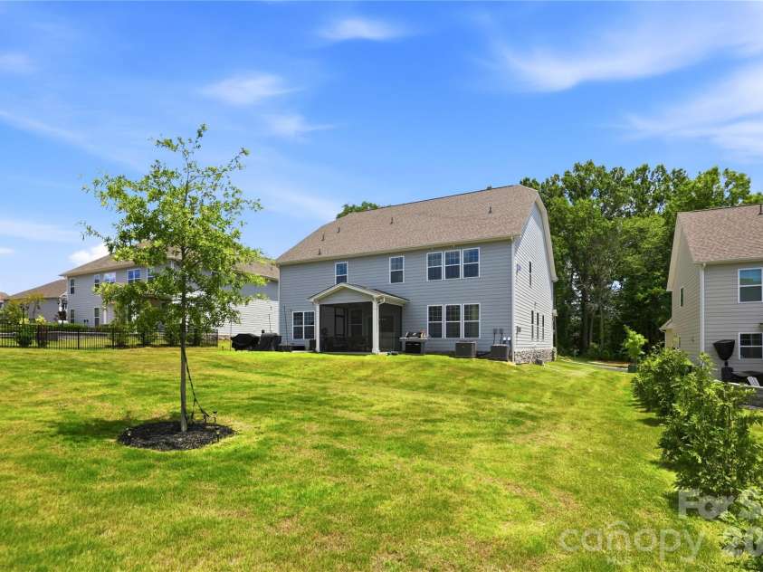 9010 Surry Spring Lane, Huntersville, NC 28078.  MLS# CAR4393945, YatesRealty ID 33194. 