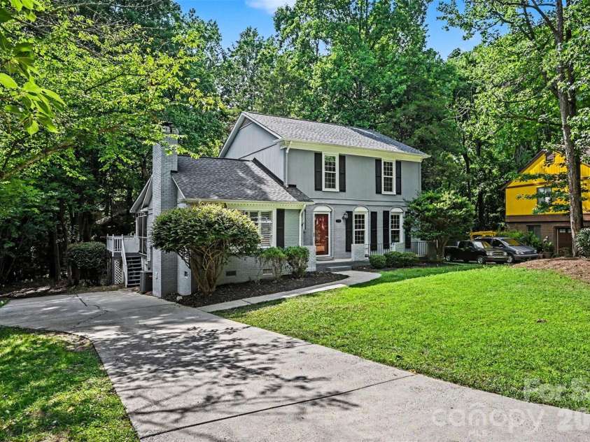 9322 New Towne Drive, Matthews, NC 28105.  MLS# CAR4389735, YatesRealty ID 33195. 