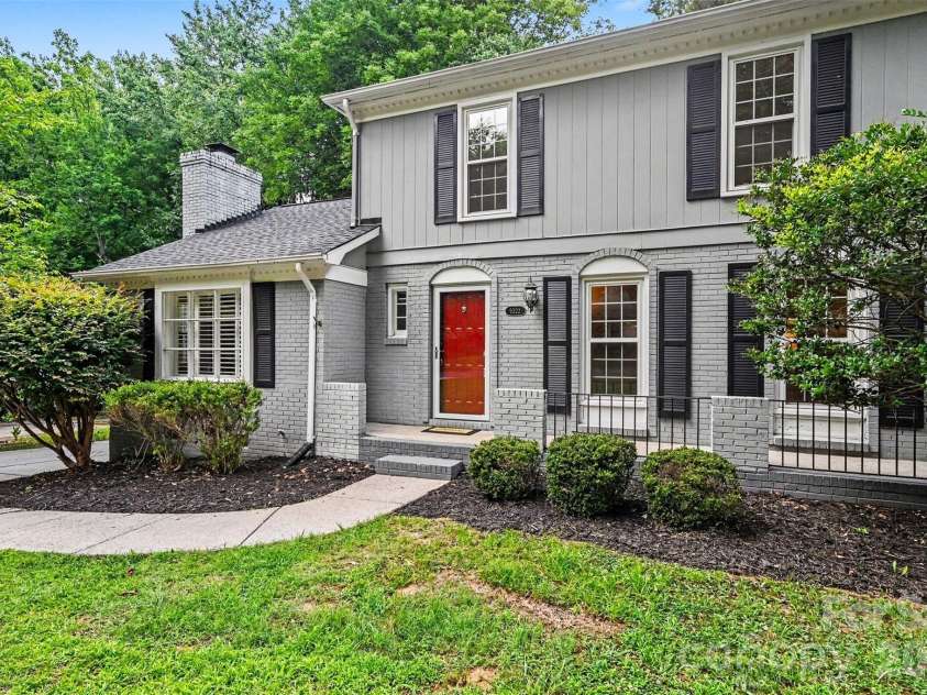 9322 New Towne Drive, Matthews, NC 28105.  MLS# CAR4389735, YatesRealty ID 33195. 