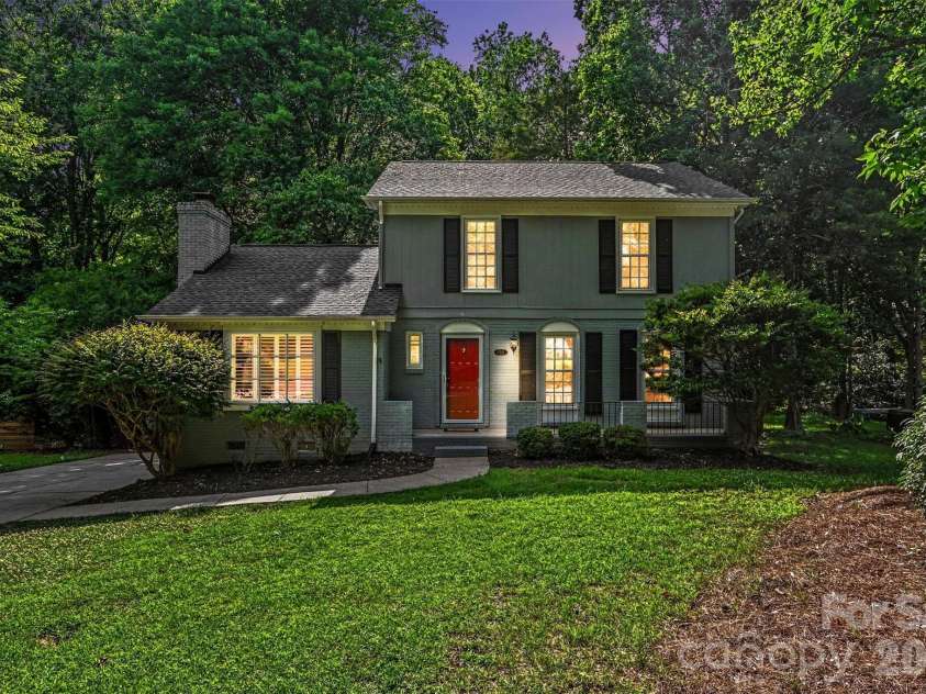 9322 New Towne Drive, Matthews, NC 28105.  MLS# CAR4389735, YatesRealty ID 33195. 