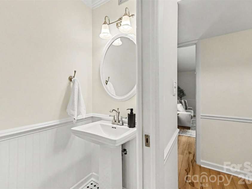 9322 New Towne Drive, Matthews, NC 28105.  MLS# CAR4389735, YatesRealty ID 33195. Half Bathroom on Main Level