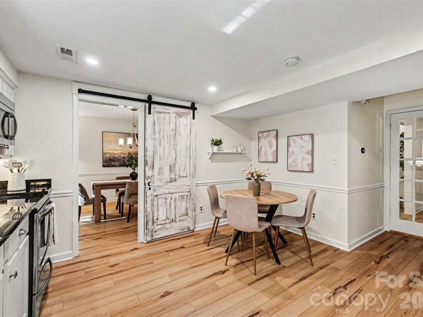 9322 New Towne Drive, Matthews, NC 28105.  MLS# CAR4389735, YatesRealty ID 33195. Kitchen