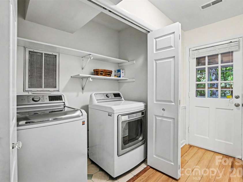 9322 New Towne Drive, Matthews, NC 28105.  MLS# CAR4389735, YatesRealty ID 33195. Laundry on Main Level