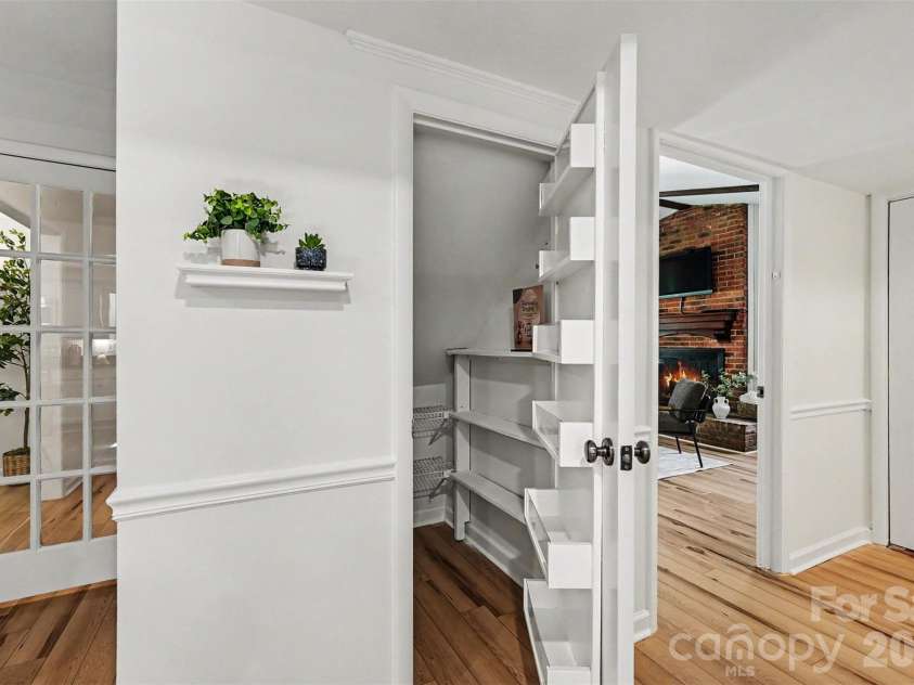 9322 New Towne Drive, Matthews, NC 28105.  MLS# CAR4389735, YatesRealty ID 33195. Pantry