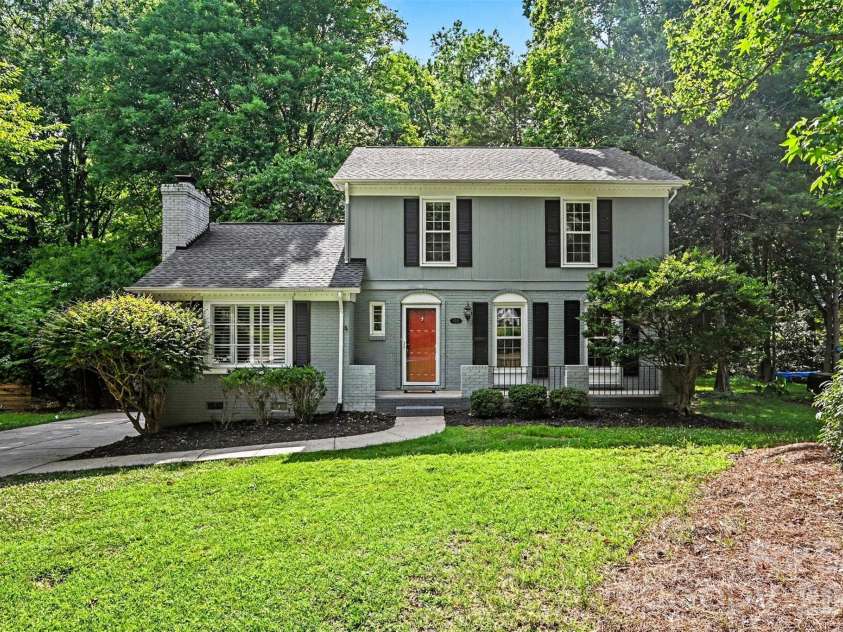 9322 New Towne Drive, Matthews, NC 28105.  MLS# CAR4389735, YatesRealty ID 33195. Welcome Home!