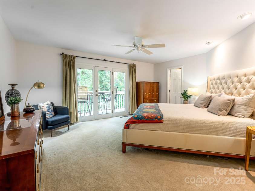 1701 Timber Trail, Asheville, NC 28804.  MLS# CAR4293367, YatesRealty ID 33197. 