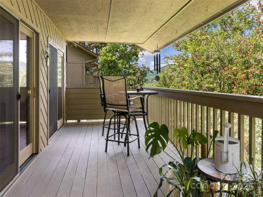 1701 Timber Trail, Asheville, NC 28804.  MLS# CAR4293367, YatesRealty ID 33197. 