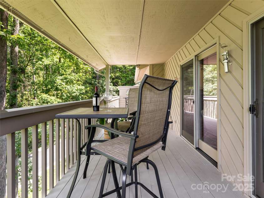 1701 Timber Trail, Asheville, NC 28804.  MLS# CAR4293367, YatesRealty ID 33197. 