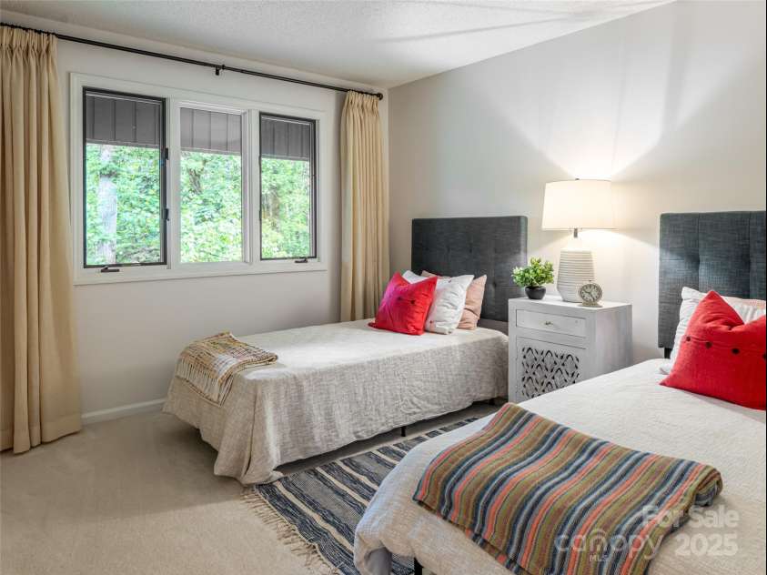 1701 Timber Trail, Asheville, NC 28804.  MLS# CAR4293367, YatesRealty ID 33197. 