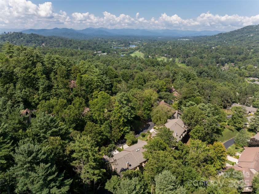 1701 Timber Trail, Asheville, NC 28804.  MLS# CAR4293367, YatesRealty ID 33197. 