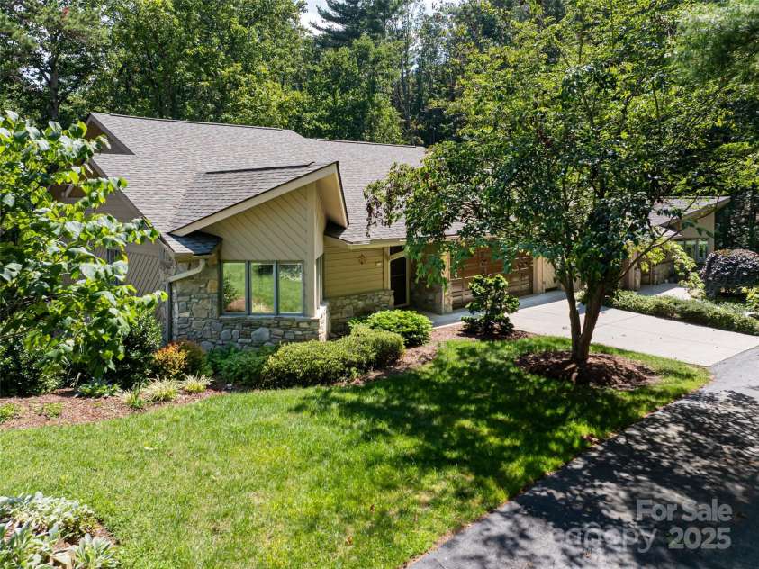 1701 Timber Trail, Asheville, NC 28804.  MLS# CAR4293367, YatesRealty ID 33197. 