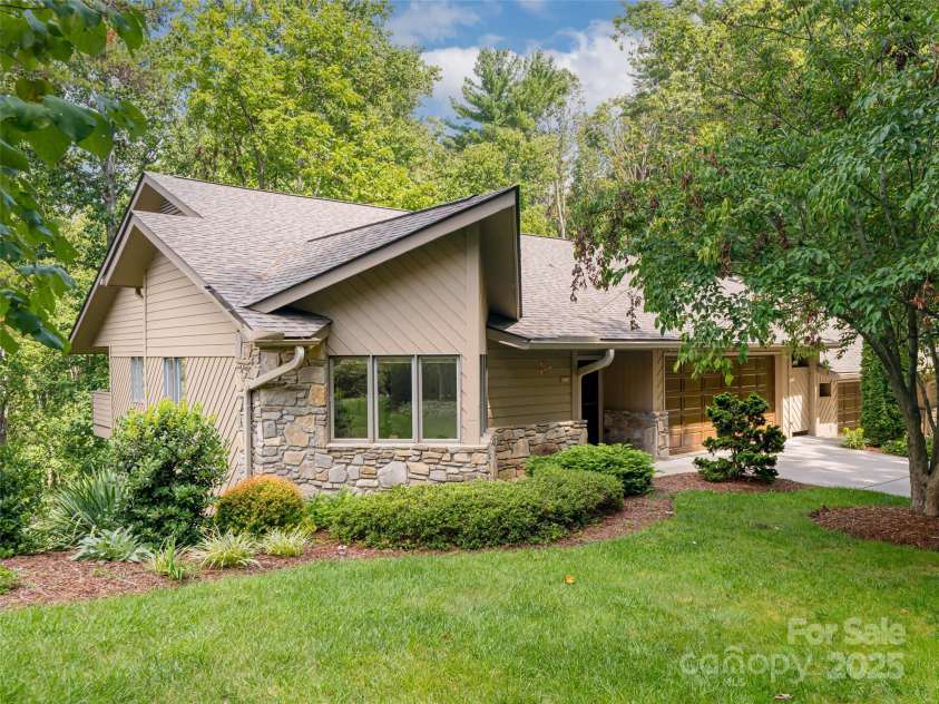 1701 Timber Trail, Asheville, NC 28804.  MLS# CAR4293367, YatesRealty ID 33197. 