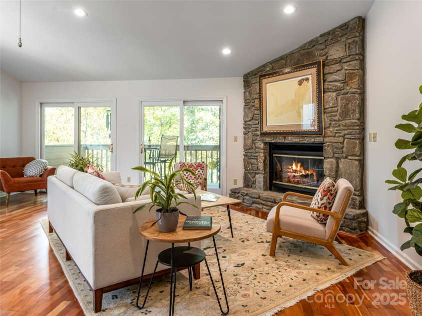 1701 Timber Trail, Asheville, NC 28804.  MLS# CAR4293367, YatesRealty ID 33197. 