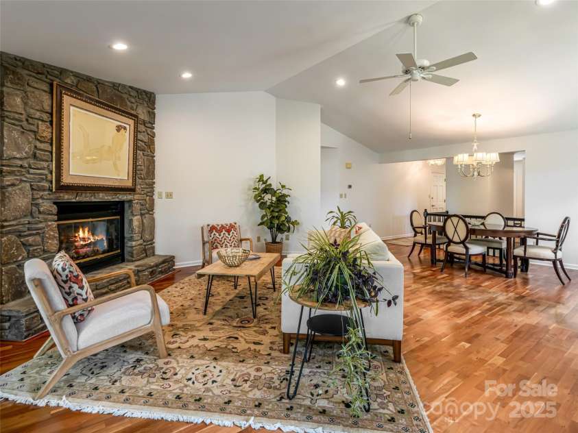 1701 Timber Trail, Asheville, NC 28804.  MLS# CAR4293367, YatesRealty ID 33197. 