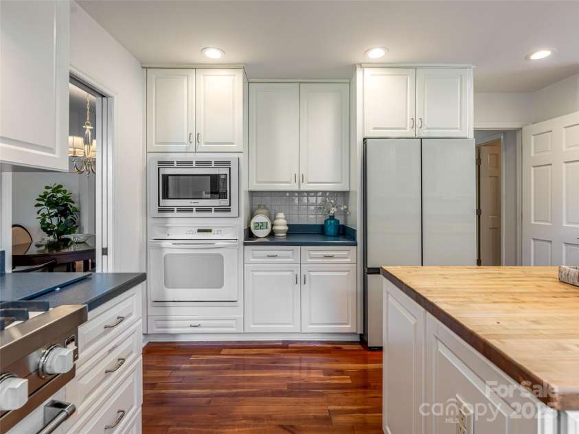 1701 Timber Trail, Asheville, NC 28804.  MLS# CAR4293367, YatesRealty ID 33197. 