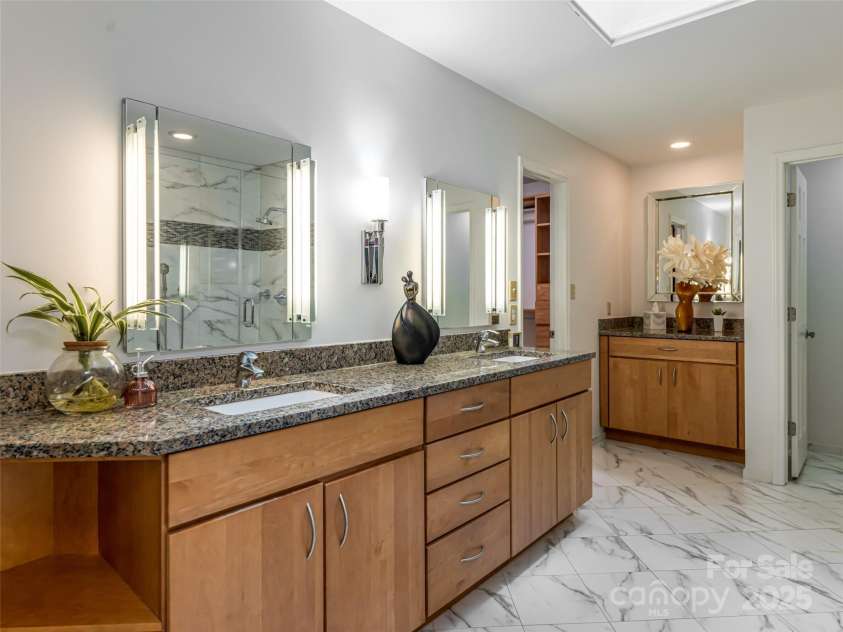 1701 Timber Trail, Asheville, NC 28804.  MLS# CAR4293367, YatesRealty ID 33197. 