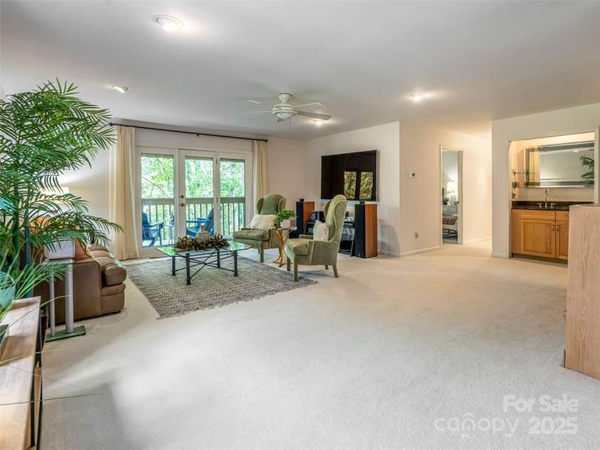 1701 Timber Trail, Asheville, NC 28804.  MLS# CAR4293367, YatesRealty ID 33197. 