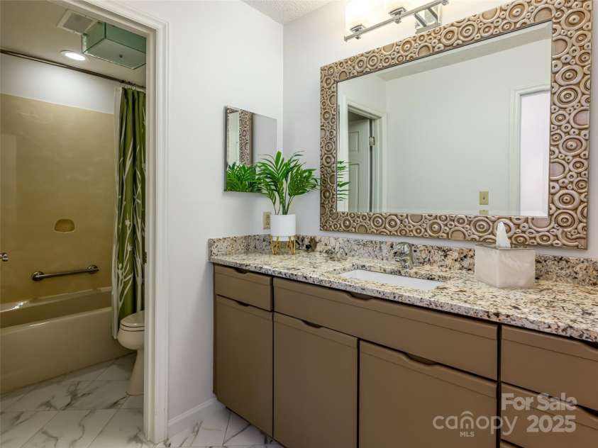 1701 Timber Trail, Asheville, NC 28804.  MLS# CAR4293367, YatesRealty ID 33197. 