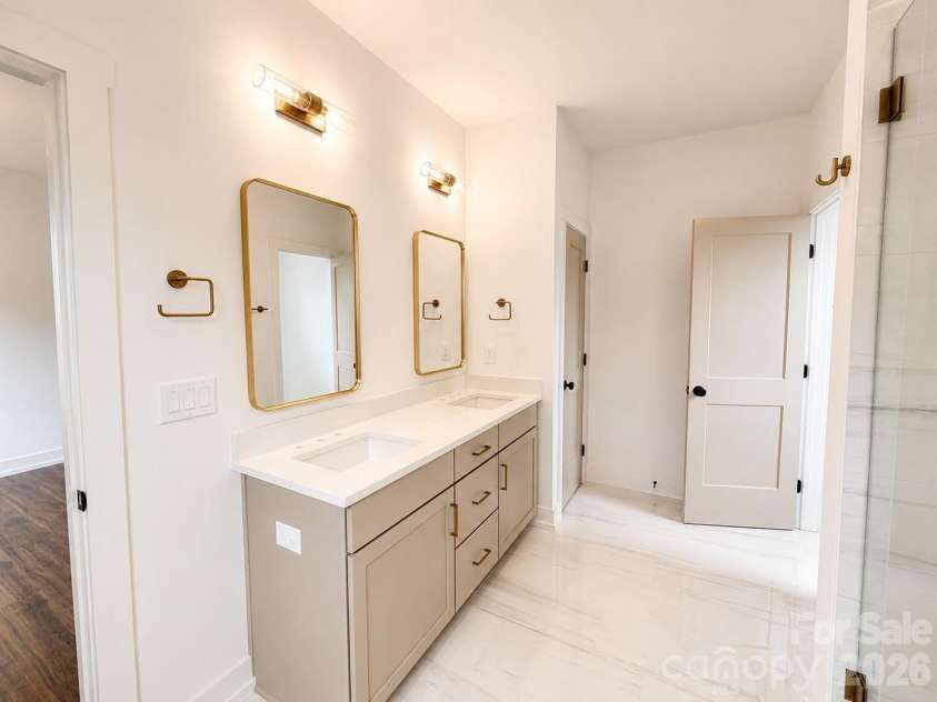 3926 Sarah Drive, Charlotte, NC 28217.  MLS# CAR4334523, YatesRealty ID 33198. Primary bathroom