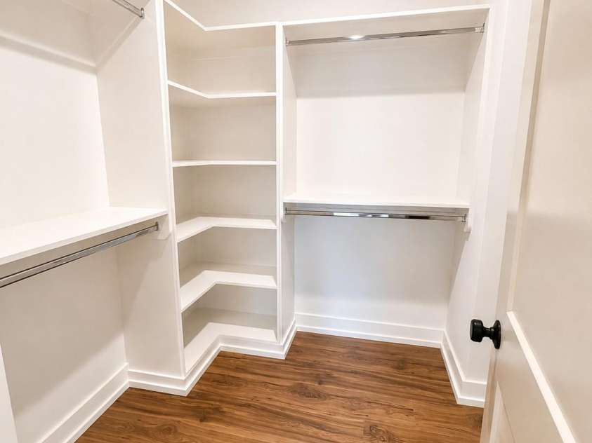 3926 Sarah Drive, Charlotte, NC 28217.  MLS# CAR4334523, YatesRealty ID 33198. Primary walk in closet