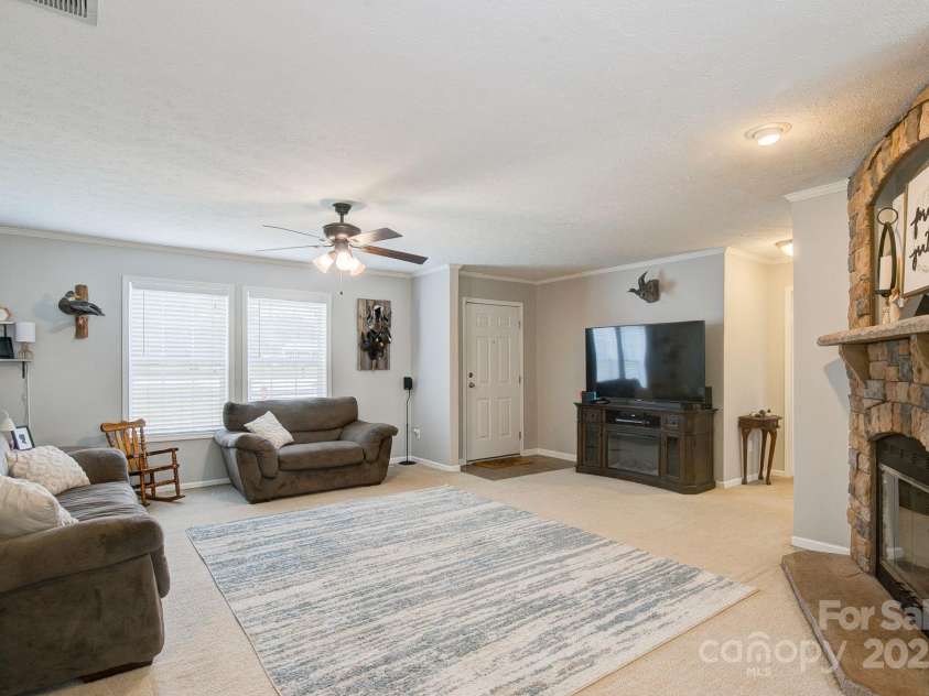 179 Youngs Bend Road, Kershaw, SC 29067.  MLS# CAR4293824, YatesRealty ID 33199. 