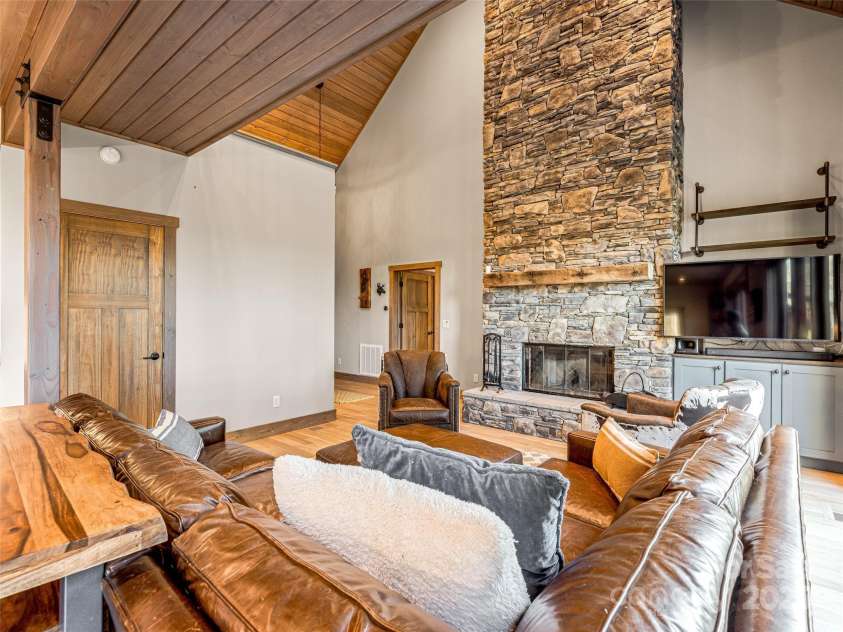 103 Duck Hope Drive, Hendersonville, NC 28739.  MLS# CAR4226597, YatesRealty ID 3320. 