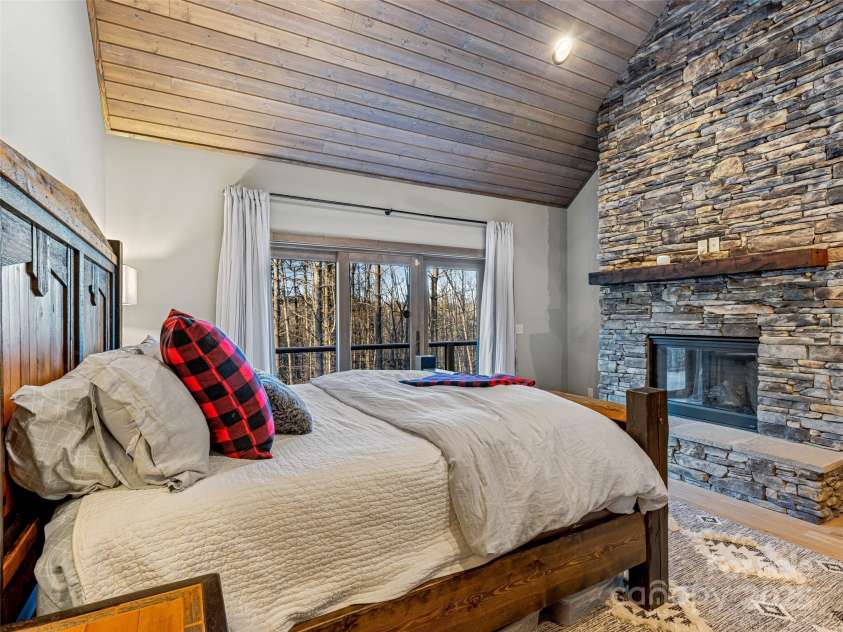 103 Duck Hope Drive, Hendersonville, NC 28739.  MLS# CAR4226597, YatesRealty ID 3320. 