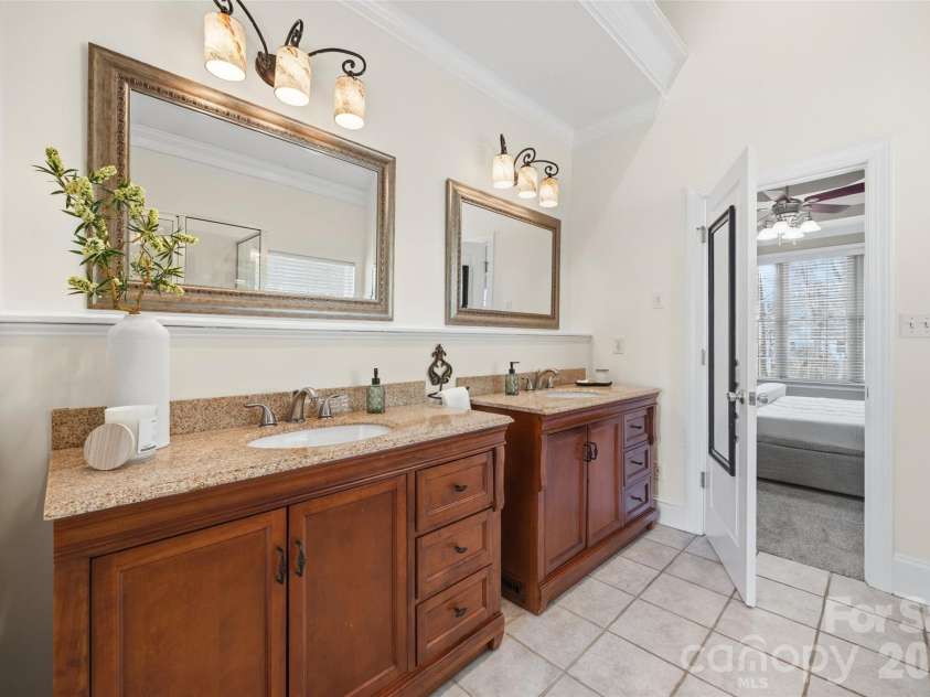 2409 Valelake Road, York, SC 29745.  MLS# CAR4345381, YatesRealty ID 3320. Main floor primary suite
