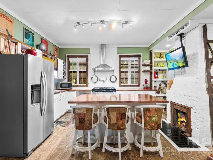 115 4th Avenue, Gastonia, NC 28052.  MLS# CAR4293697, YatesRealty ID 33200. 