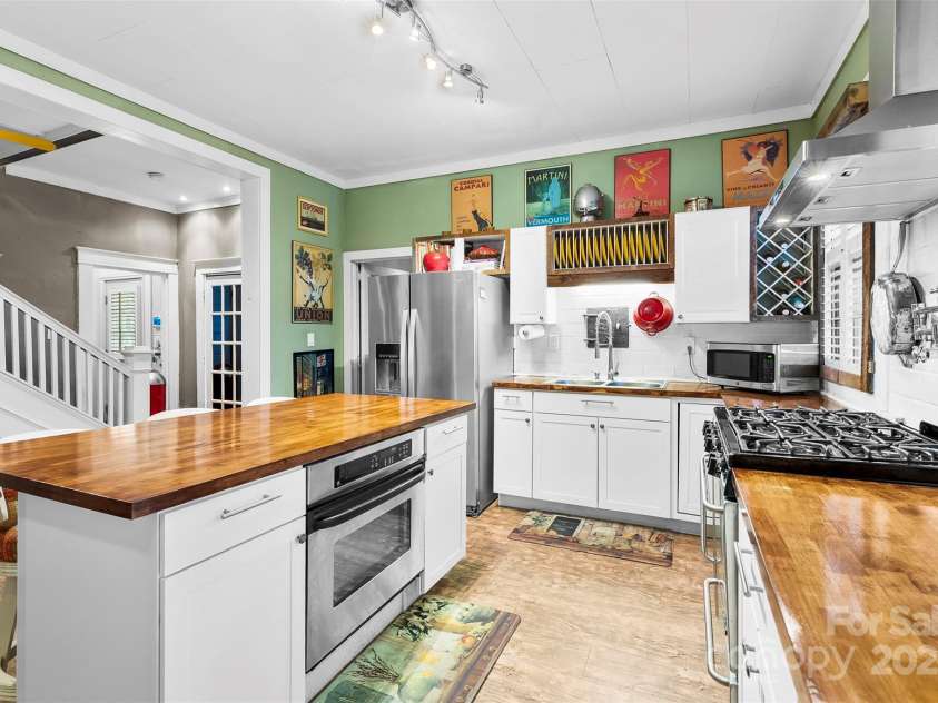 115 4th Avenue, Gastonia, NC 28052.  MLS# CAR4293697, YatesRealty ID 33200. 