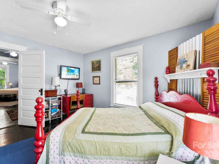 115 4th Avenue, Gastonia, NC 28052.  MLS# CAR4293697, YatesRealty ID 33200. 