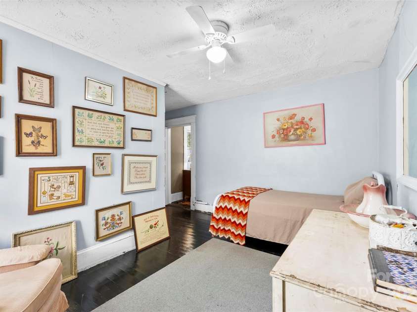 115 4th Avenue, Gastonia, NC 28052.  MLS# CAR4293697, YatesRealty ID 33200. 