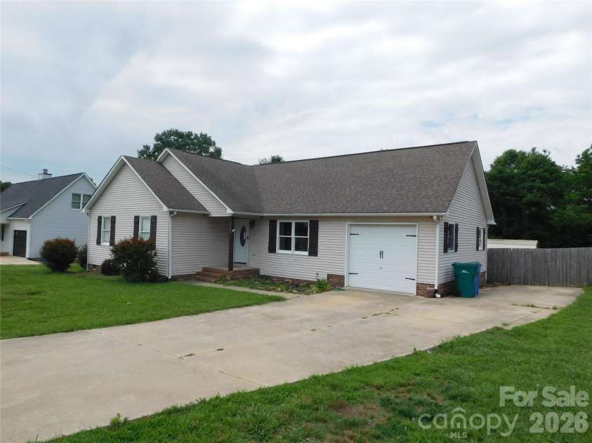 2707 Plantation Way, Albemarle, NC 28001.  MLS# CAR4390049, YatesRealty ID 33203. Right side view
