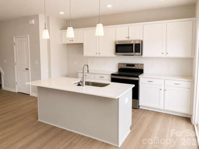 3626 Teslow Drive, Charlotte, NC 28215.  MLS# CAR4387367, YatesRealty ID 33204. 