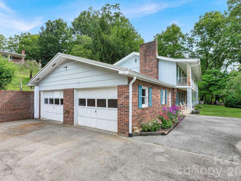 106 Flora Lina Drive, Brevard, NC 28712.  MLS# CAR4397002, YatesRealty ID 33206. 